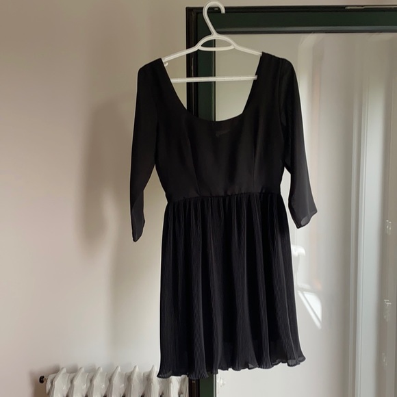 Open back little black dress - Picture 1 of 3